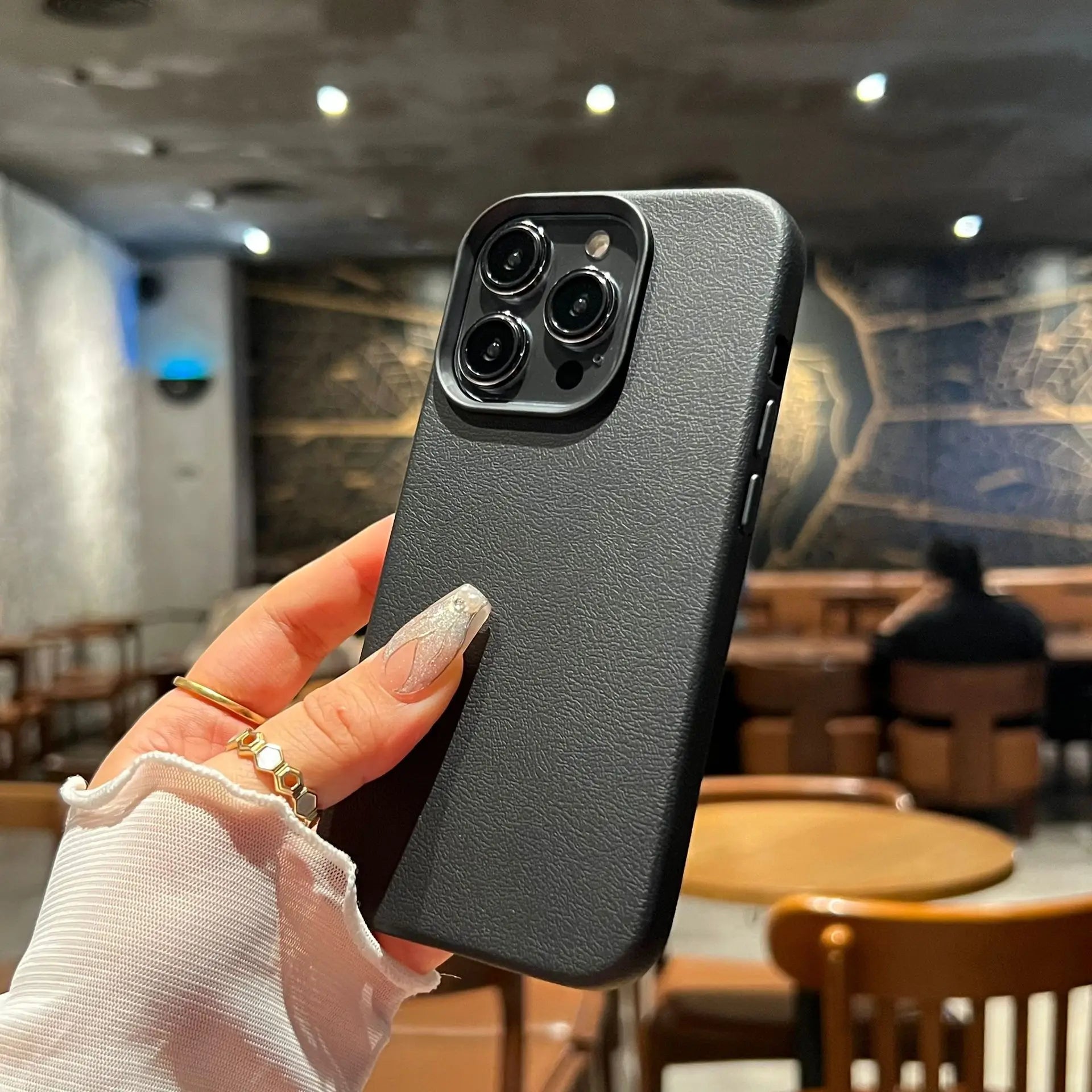 Black / For iPhone 13
